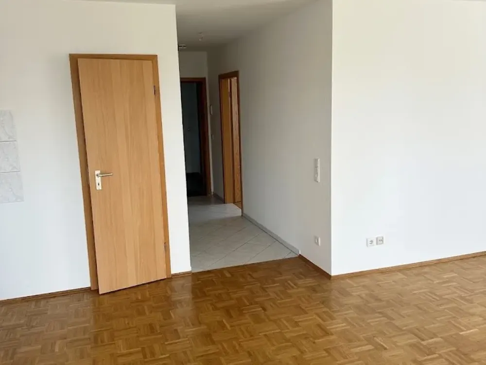 Einziehen & Wohlfühlen! 2-Zimmer-Wohnung, guter Schnitt + Parkett + Bad mit Wanne + Balkon