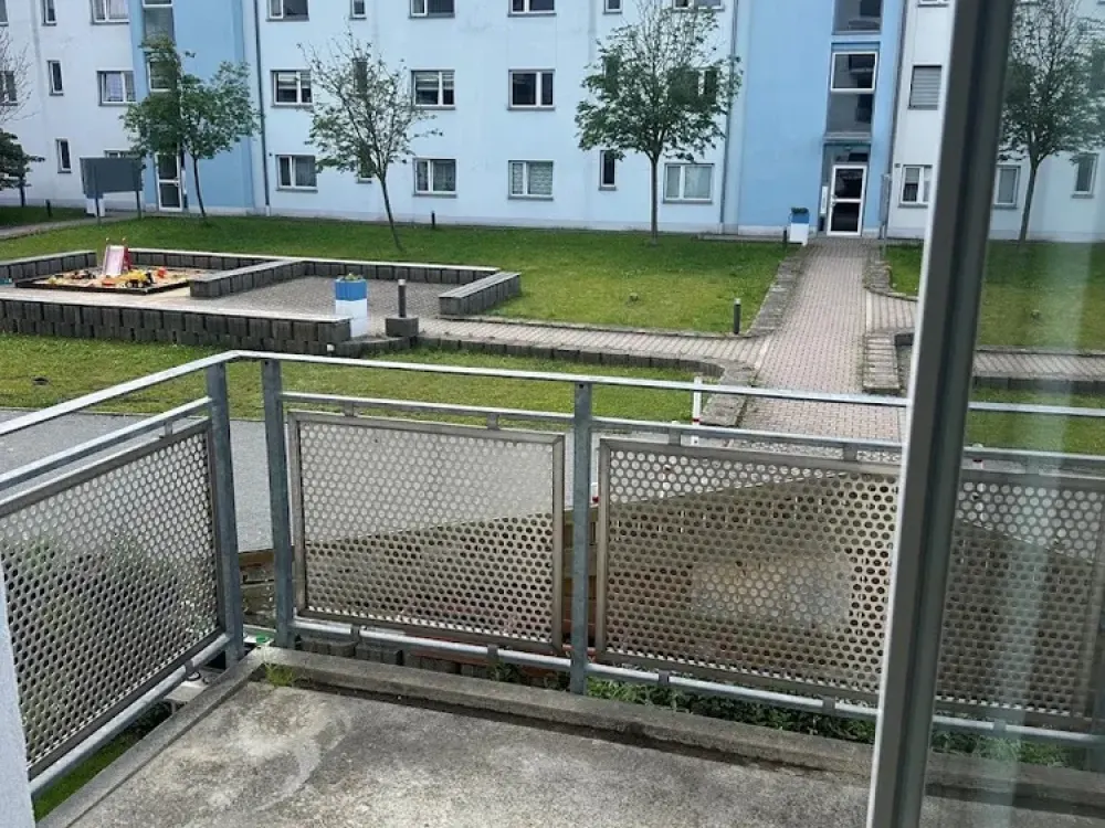 Einziehen & Wohlfühlen! 2-Zimmer-Wohnung, guter Schnitt + Parkett + Bad mit Wanne + Balkon
