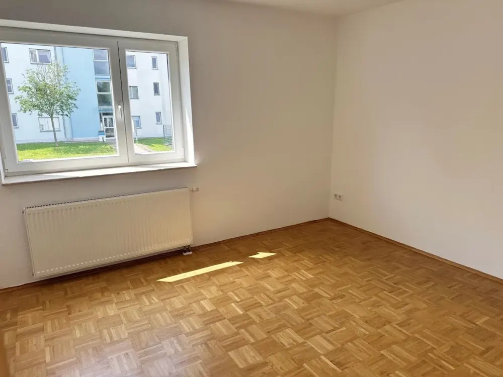 Einziehen & Wohlfühlen! 2-Zimmer-Wohnung, guter Schnitt + Parkett + Bad mit Wanne + Balkon