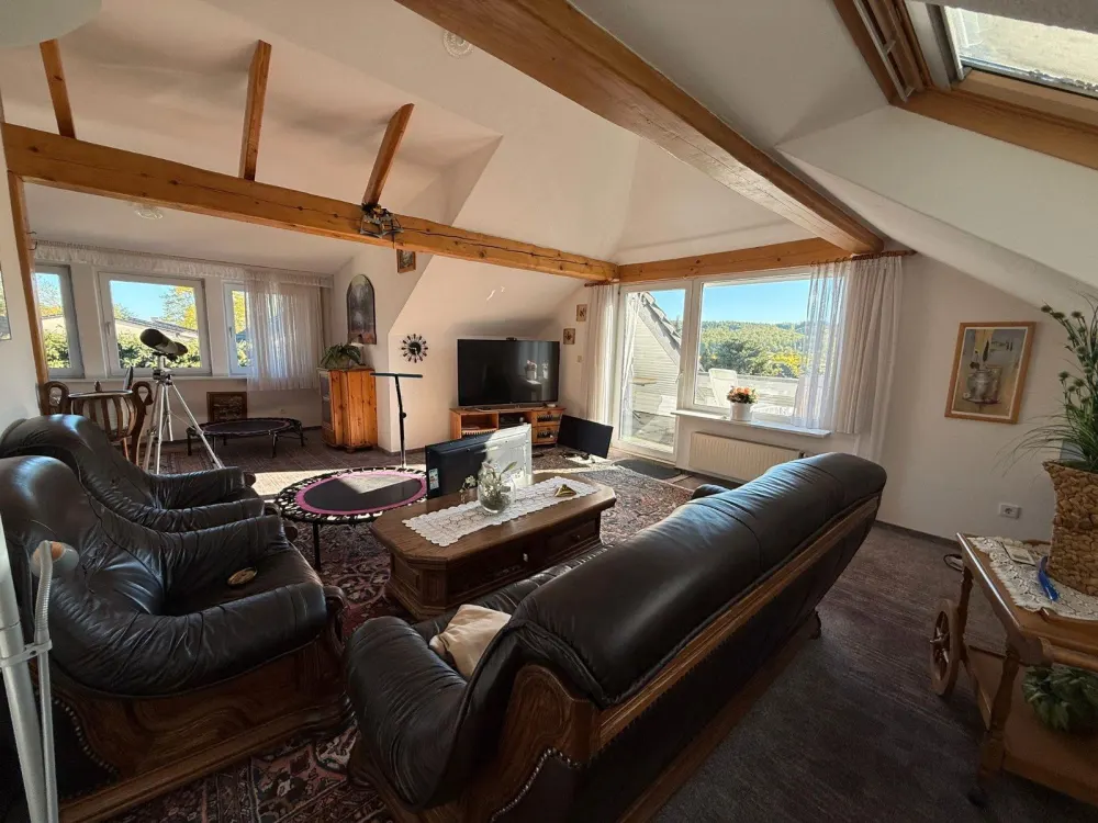 Bright 4 Room Apartment with Balcony and Garden Use