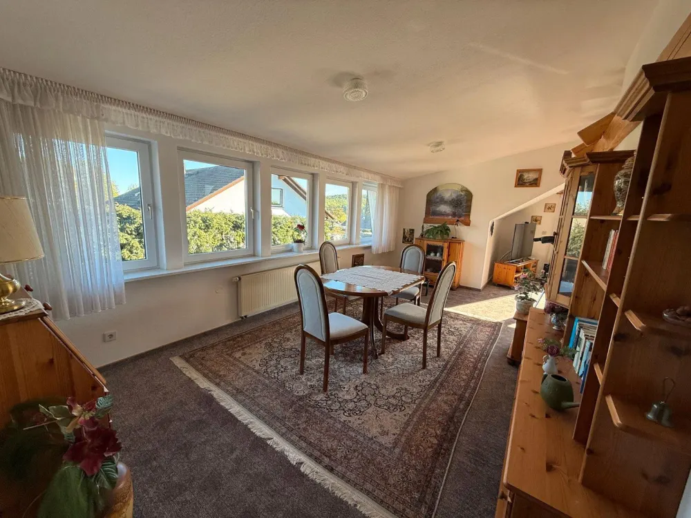 Bright 4 Room Apartment with Balcony and Garden Use