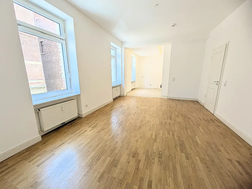 *Große, Top-Vierzimmerwohnung mit neuer Einbauküche in Stuttgart-Mitte*