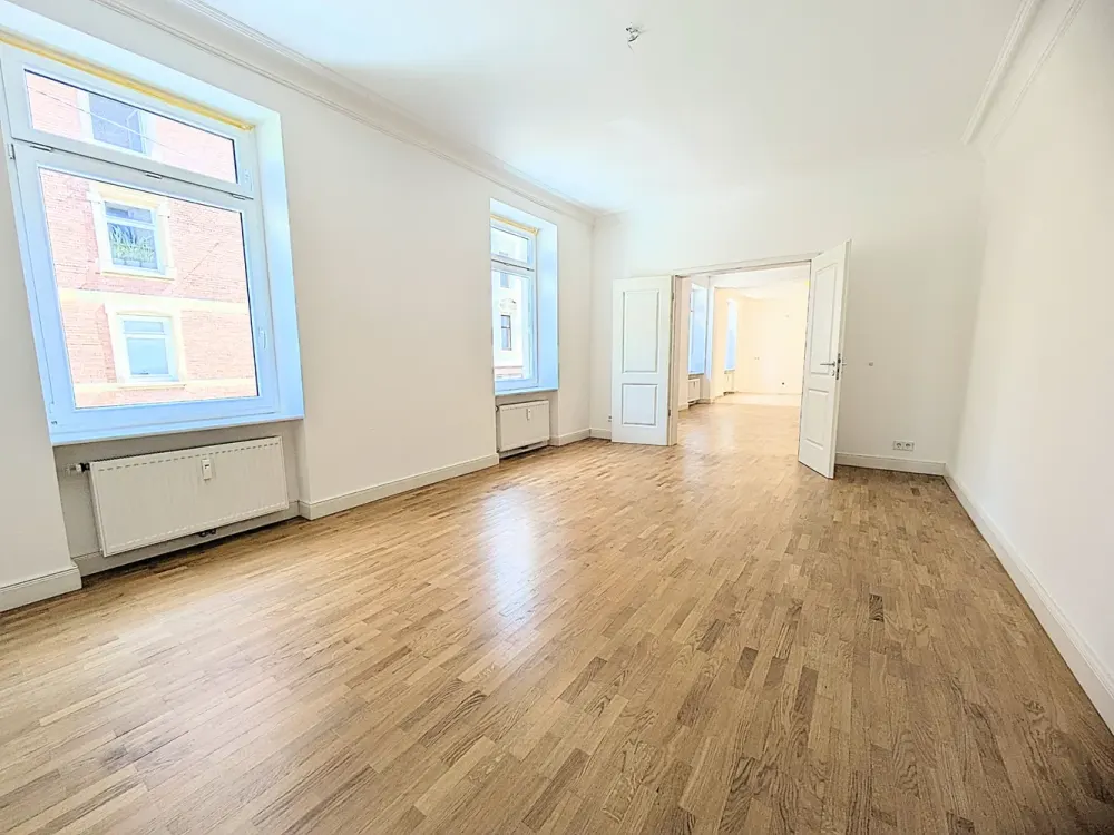 *Große, Top-Vierzimmerwohnung mit neuer Einbauküche in Stuttgart-Mitte*