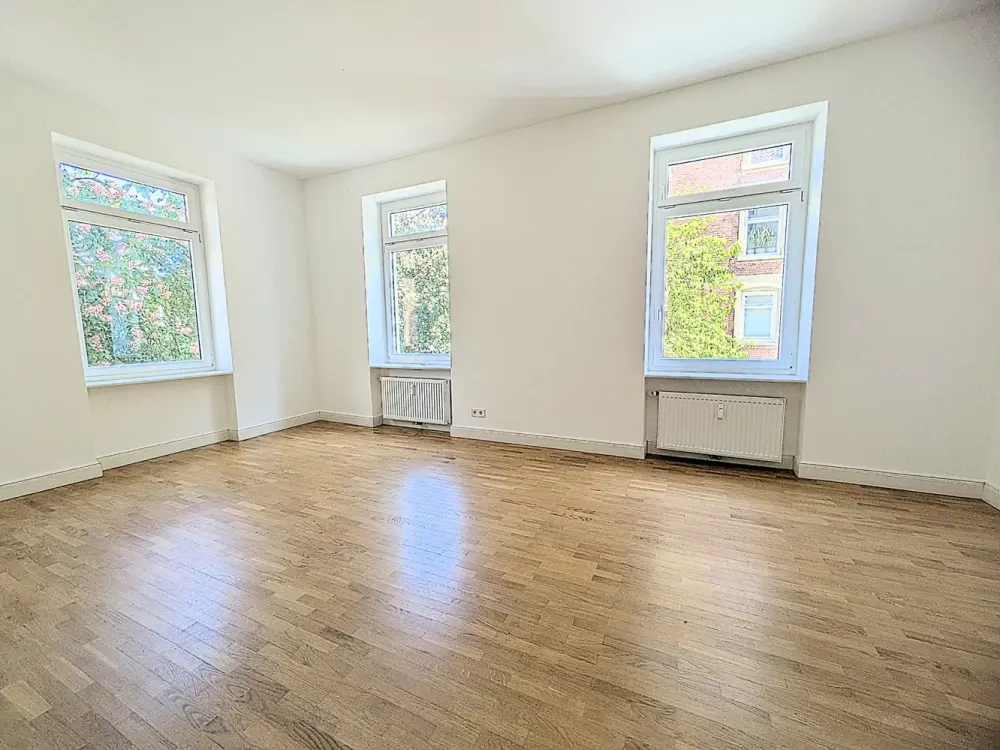 *Große, Top-Vierzimmerwohnung mit neuer Einbauküche in Stuttgart-Mitte*