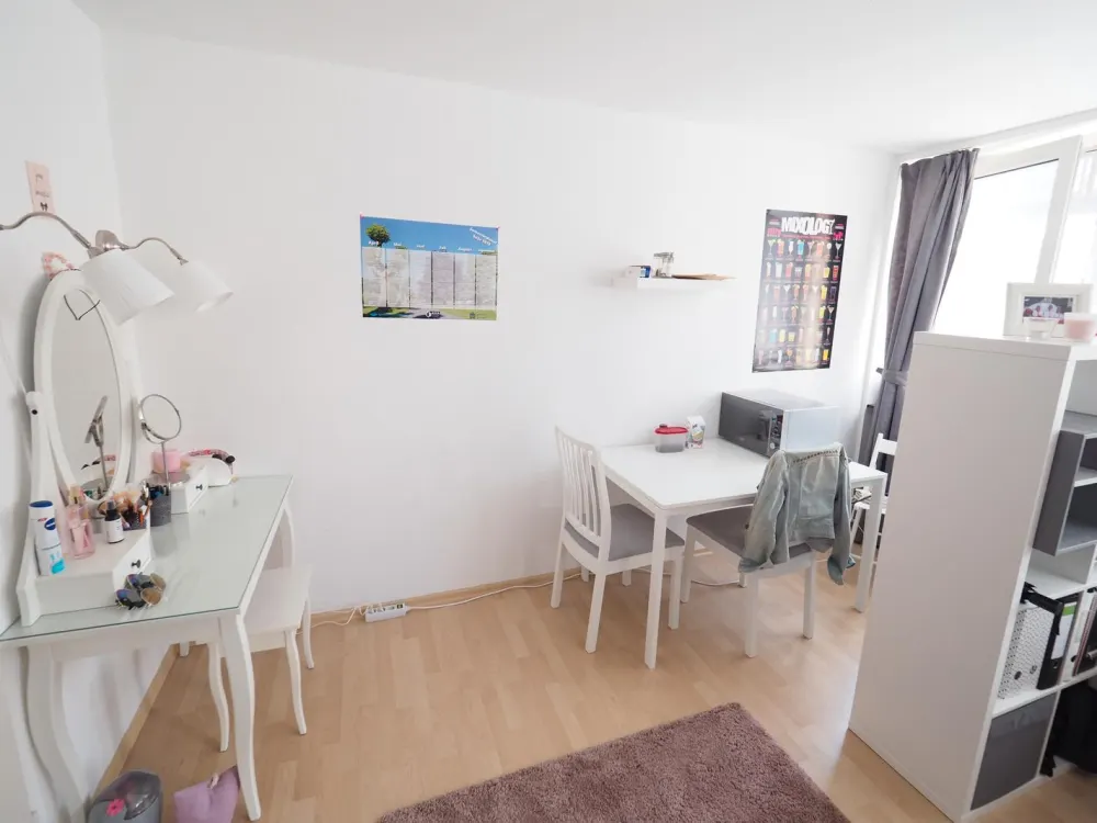 Schönes 1. Zimmer Apartment SB Innenstadt mit großzügiger Belichtung/Aufzug