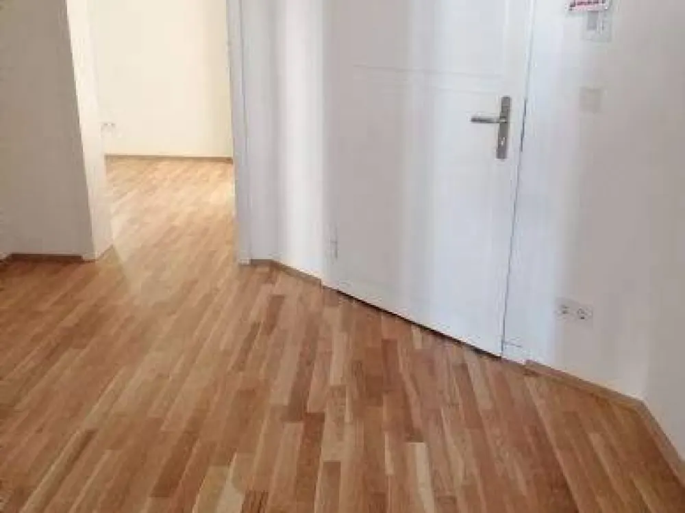 4-Raum Wohnung mit Balkon im 2. OG rechts