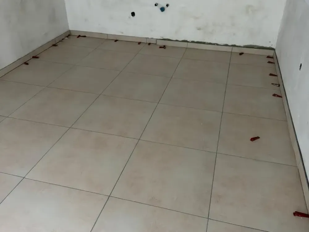 نصف منزل واسع في منزل لعائلتين للإيجار لأول مرة بعد تجديد شامل
