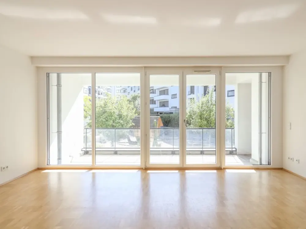 Lichtdurchflutetes Wohnambiente mit eleganter Loggia & moderner EBK