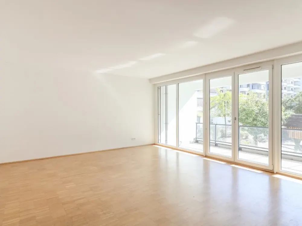 Lichtdurchflutetes Wohnambiente mit eleganter Loggia & moderner EBK