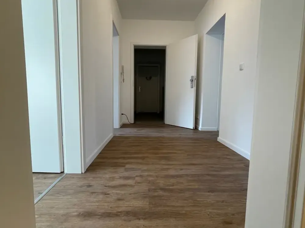 Pracht Immobilien- Neu renovierte 3 ZKDB im Herzen der Stadt