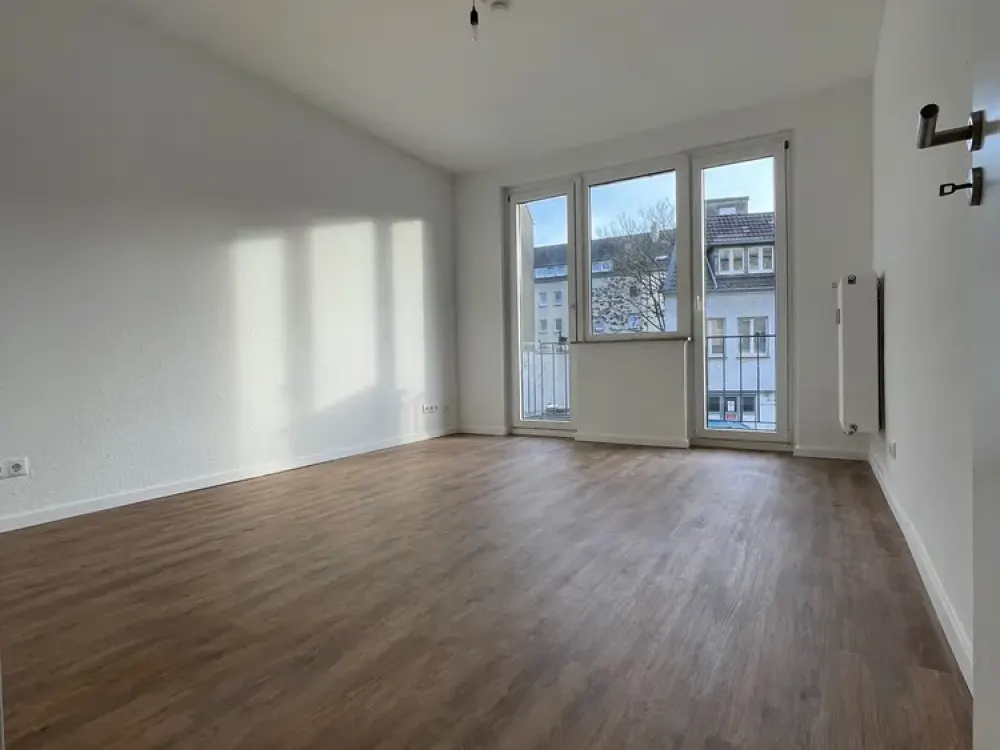 Pracht Immobilien- Neu renovierte 3 ZKDB im Herzen der Stadt