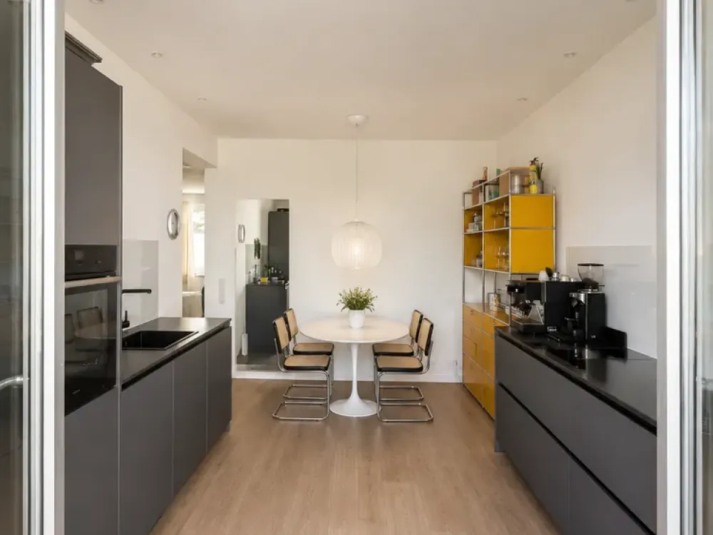 Kernsaniert & luxuriös teilmöbliert: Design-Apartment mit italienischem Terrazzo, Derendorf