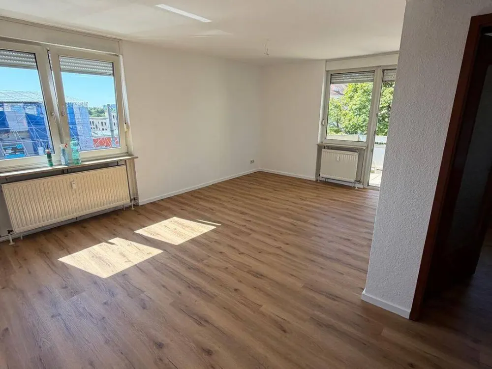 Großzügige 2 Zimmer Wohnung in zentraler Lage