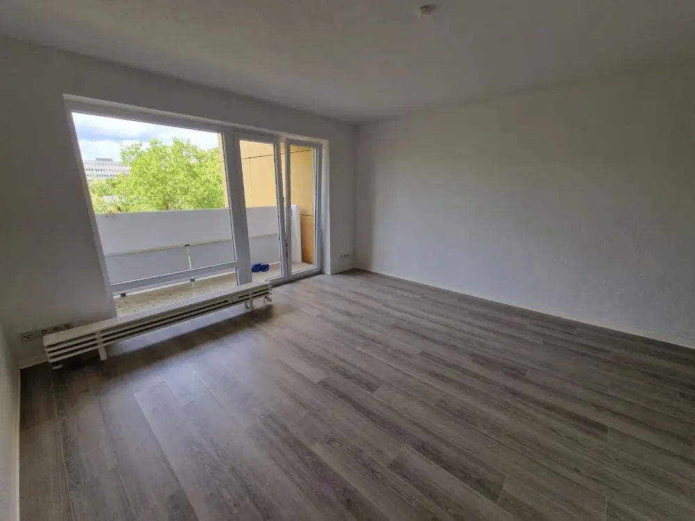 Bright 1-Room Apartment with Balcony for Rent in Saarbrücken