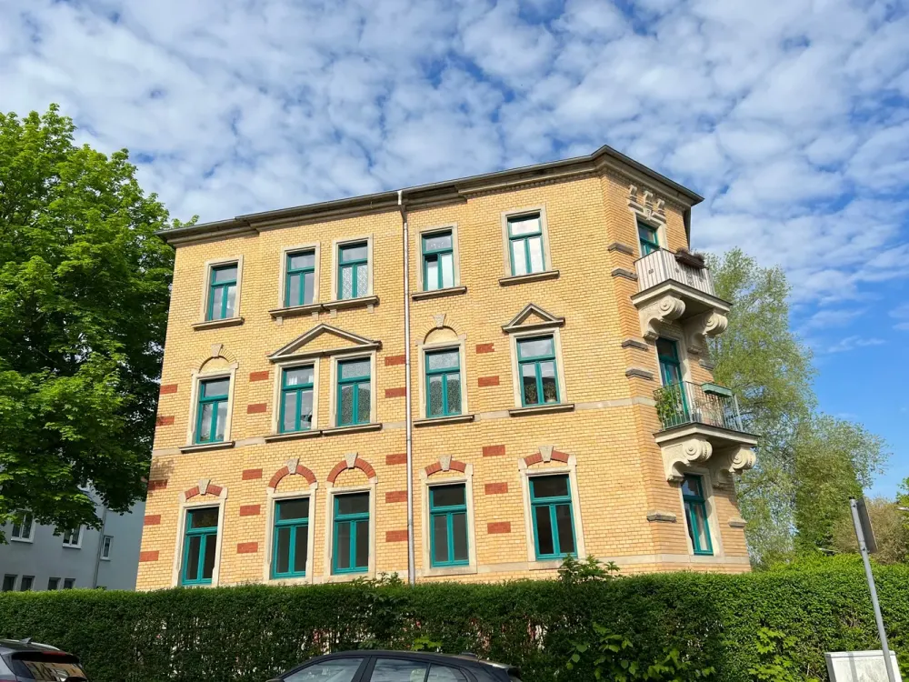 * großzügige 4-Raumwohnung mit Balkon in ruhiger Lage *