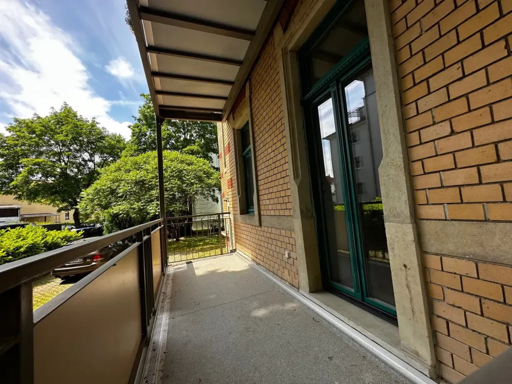 * großzügige 4-Raumwohnung mit Balkon in ruhiger Lage *