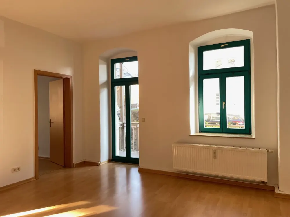 * großzügige 4-Raumwohnung mit Balkon in ruhiger Lage *