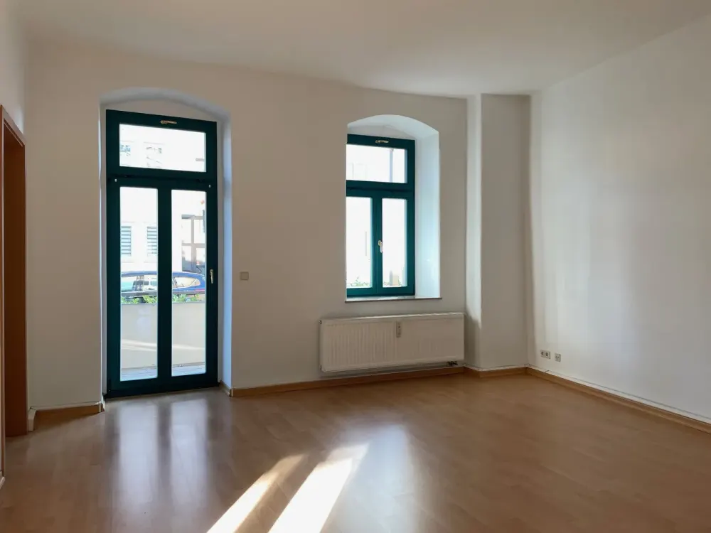 * großzügige 4-Raumwohnung mit Balkon in ruhiger Lage *