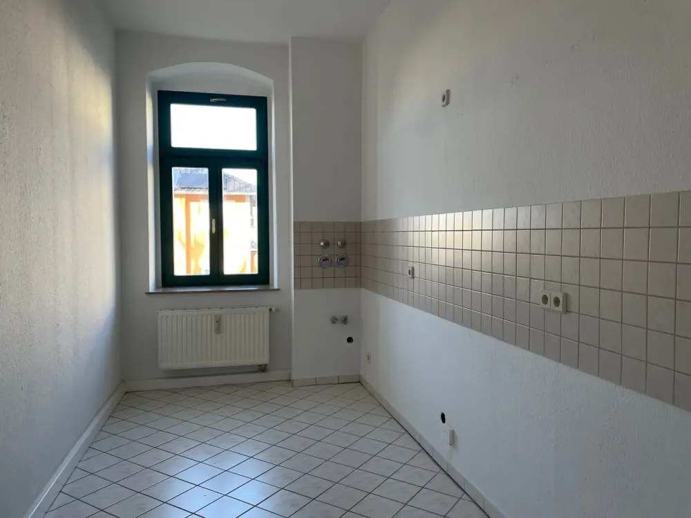* großzügige 4-Raumwohnung mit Balkon in ruhiger Lage *
