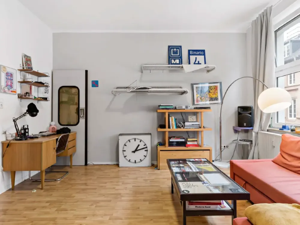 Erstbezug nach Kernsanierung: 2-Zimmer-Altbau mit Südbalkon in Düsseldorf