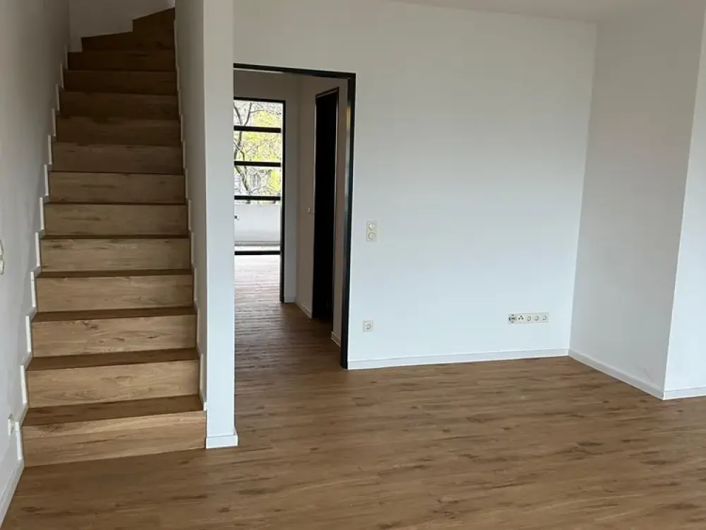 Geschmackvolle 4-Zimmer-Maisonette-Wohnung mit EBK in Düsseldorf