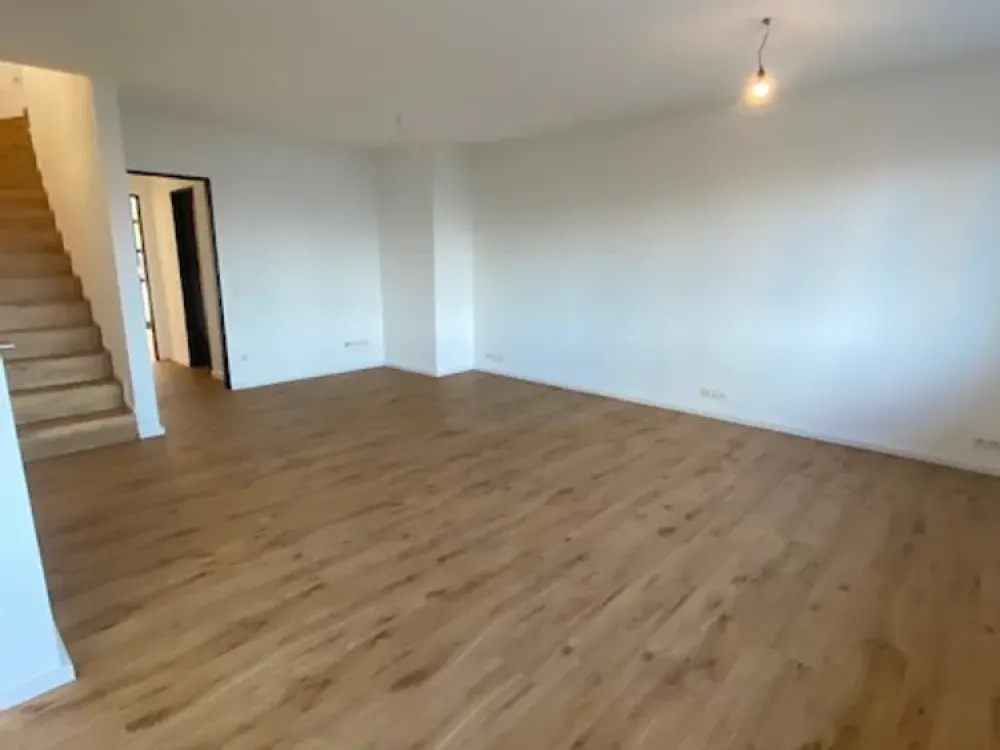 Geschmackvolle 4-Zimmer-Maisonette-Wohnung mit EBK in Düsseldorf