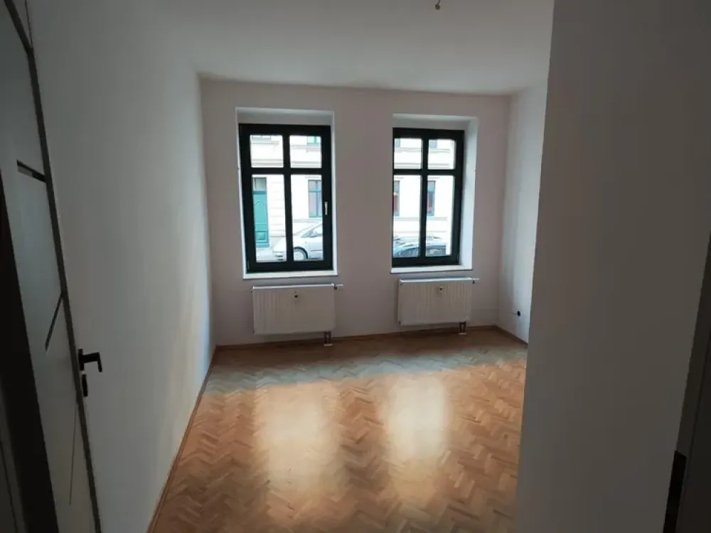 Schöne neusanierte Dreiraumwohnung mit Einbauküche und tollem Badezimmer sowie einer Terrasse