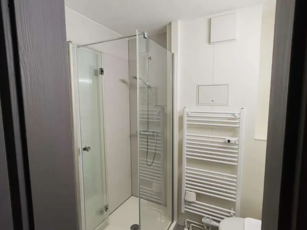 Schöne neusanierte Dreiraumwohnung mit Einbauküche und tollem Badezimmer sowie einer Terrasse