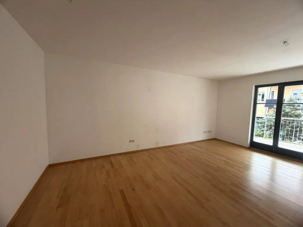 Wurzelbauerstr - 2 Zimmer - Balkon und TG