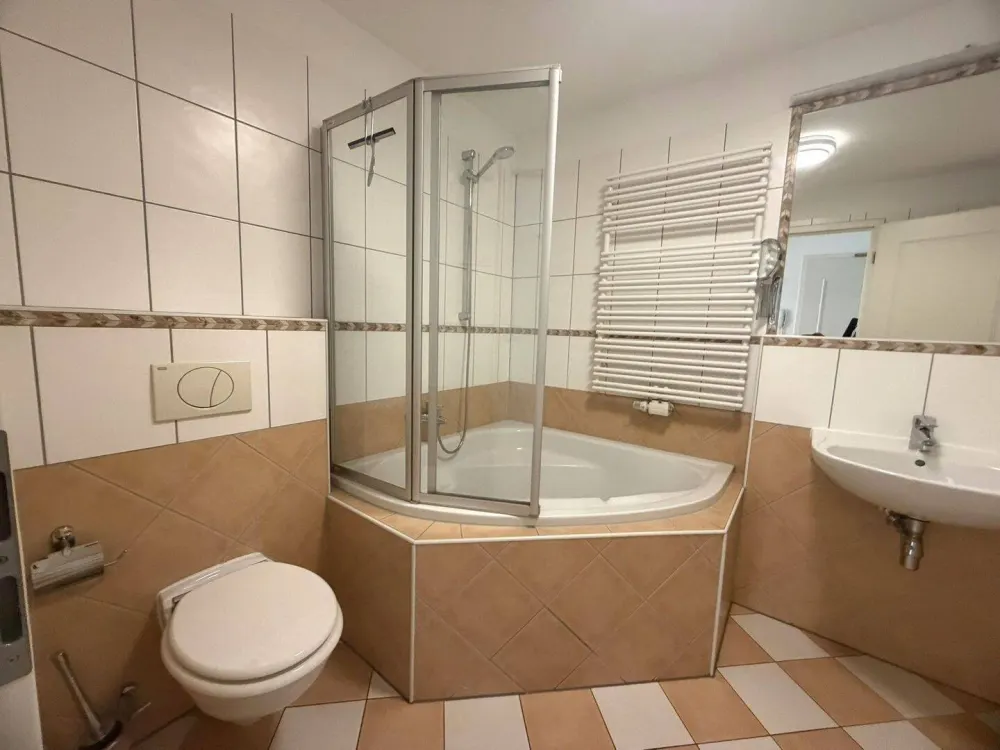 Wurzelbauerstr - 2 Zimmer - Balkon und TG