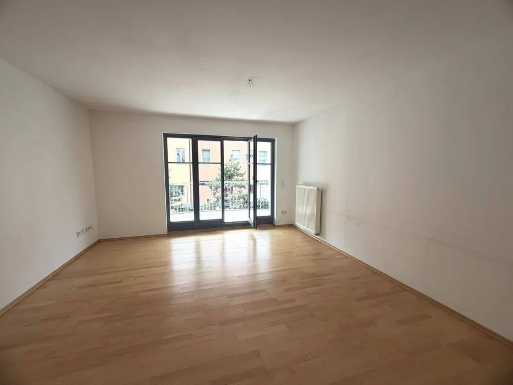 Wurzelbauerstr - 2 Zimmer - Balkon und TG
