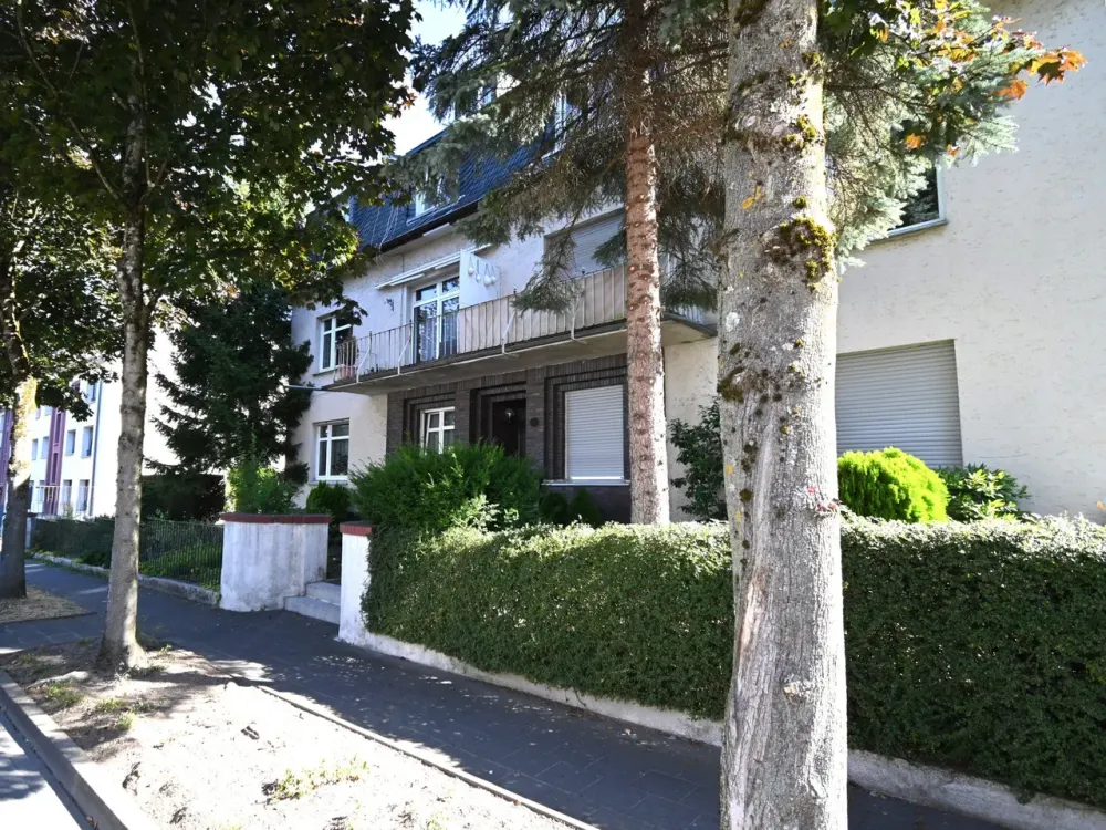 **** Renovierte 2-Zimmer-Wohnung mit Wintergarten-Balkon und Gartennutzung.... ****