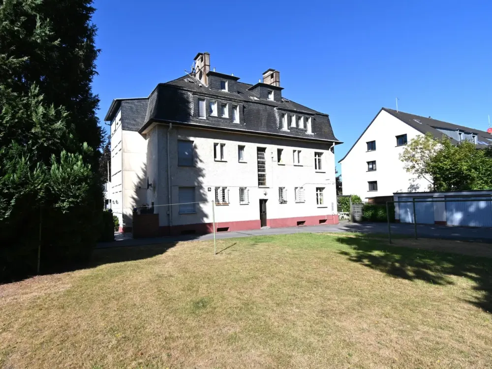 **** Renovierte 2-Zimmer-Wohnung mit Wintergarten-Balkon und Gartennutzung.... ****