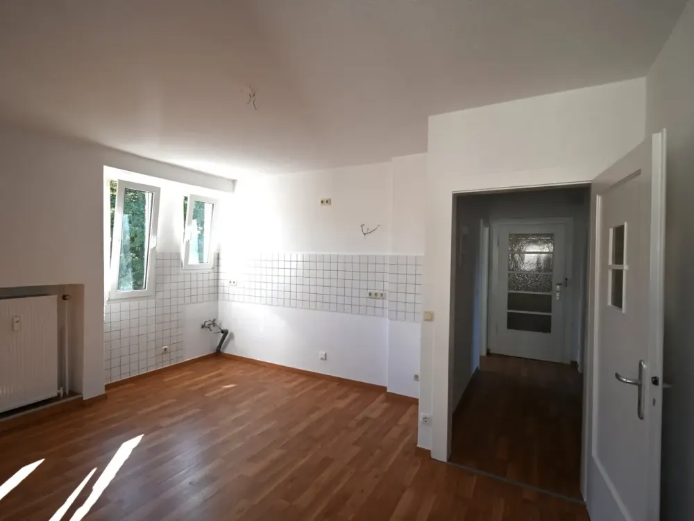 **** Renovierte 2-Zimmer-Wohnung mit Wintergarten-Balkon und Gartennutzung.... ****