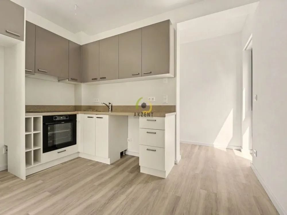 Erstbezug - Stilvolle 2-Zimmer-Neubauwohnung mit Balkon, EBK & Möblierung - Direkt am S-Bahnhof