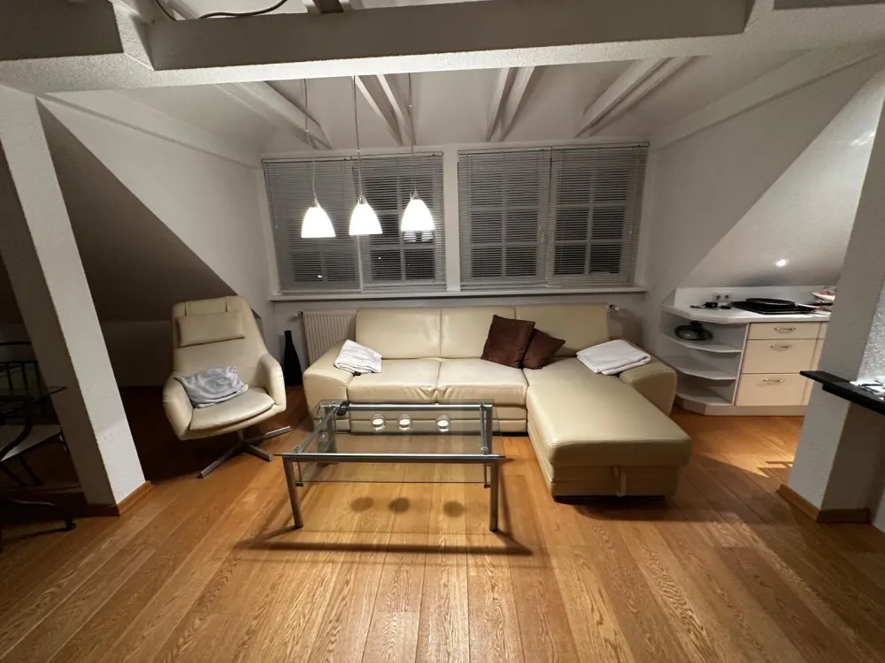 helle Dachgeschosswohnung in Warnemünde, strandnah ab 1.01.27