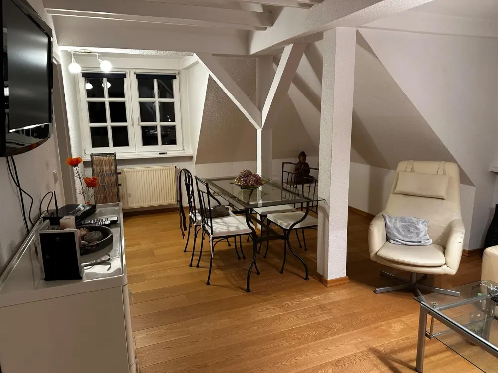 helle Dachgeschosswohnung in Warnemünde, strandnah ab 1.01.27