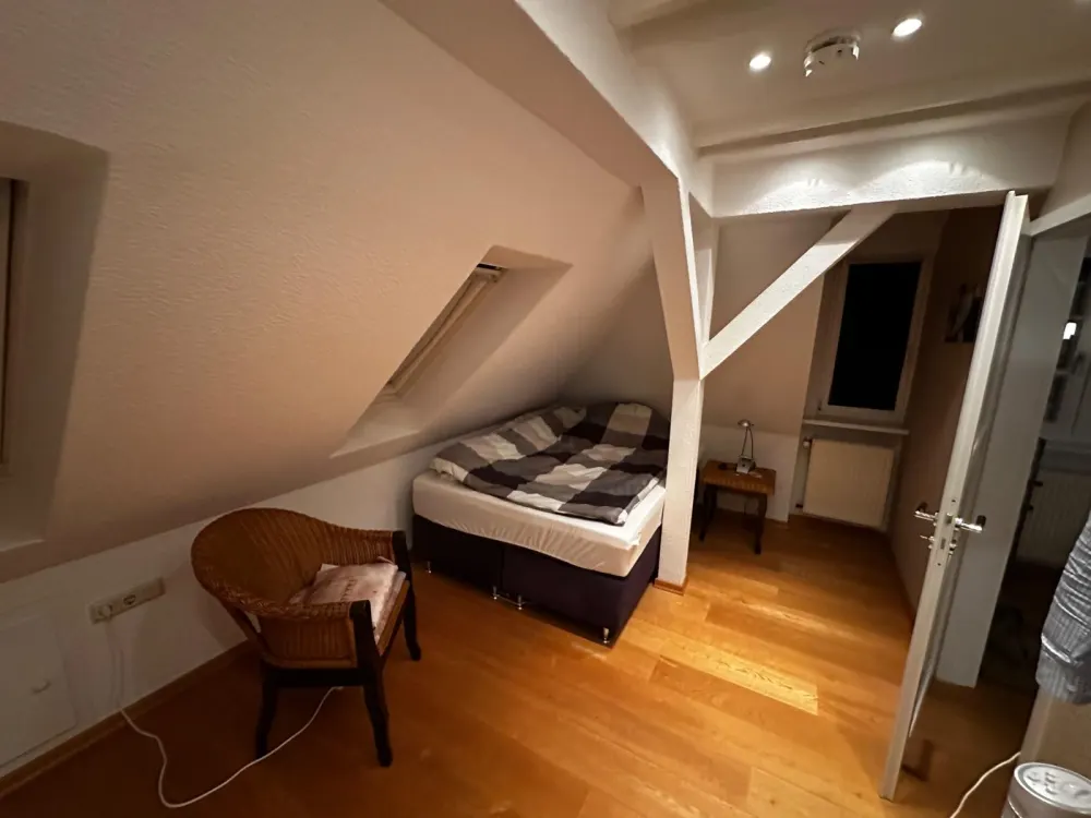 helle Dachgeschosswohnung in Warnemünde, strandnah ab 1.01.27