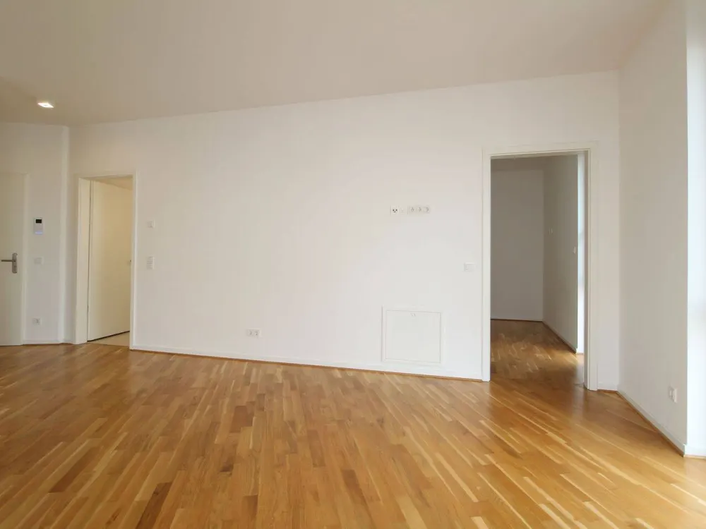 Ab 01.09.2026 bezugsfrei! Helle 2 Zimmer mit EBK und Balkon in ruhiger Seitenstraße!