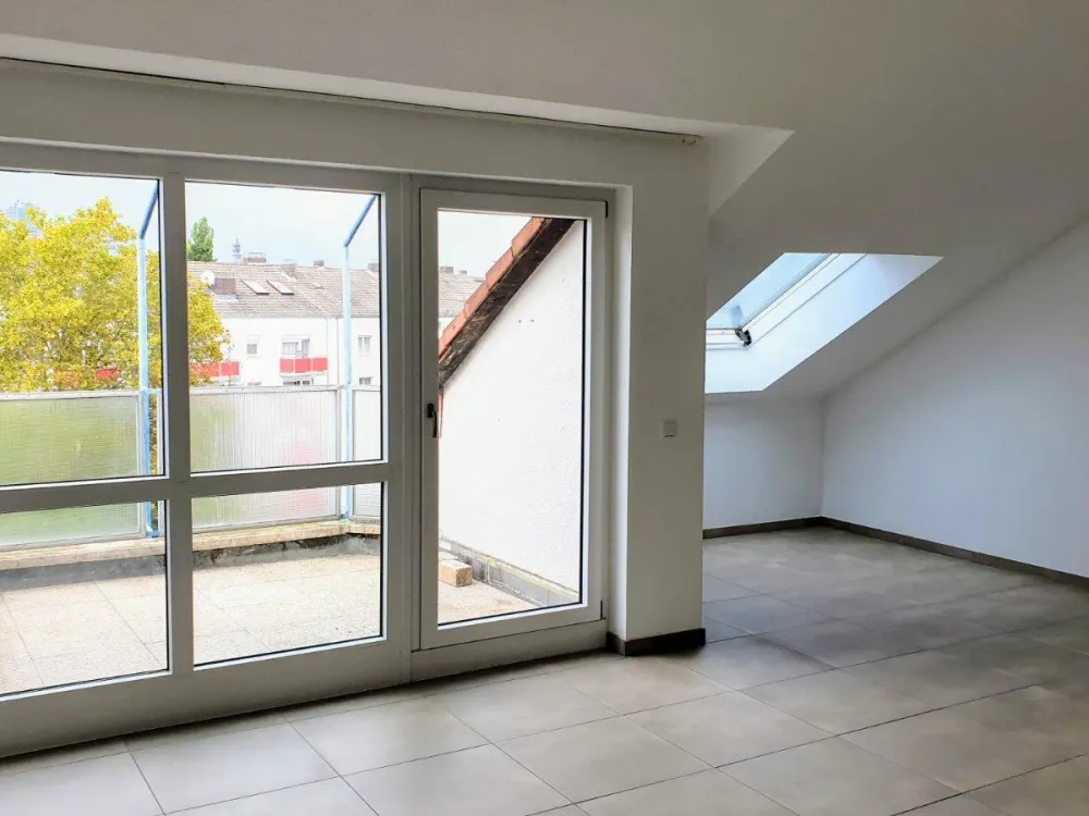 Großzügige 4 Zi. Loft Wohnung mit Balkon und Skyline Fernblick