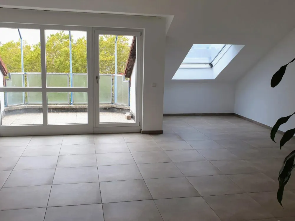 Großzügige 4 Zi. Loft Wohnung mit Balkon und Skyline Fernblick