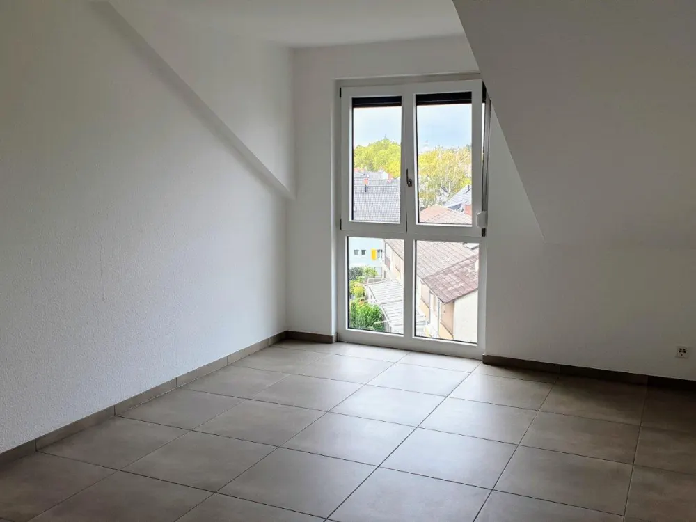 Großzügige 4 Zi. Loft Wohnung mit Balkon und Skyline Fernblick