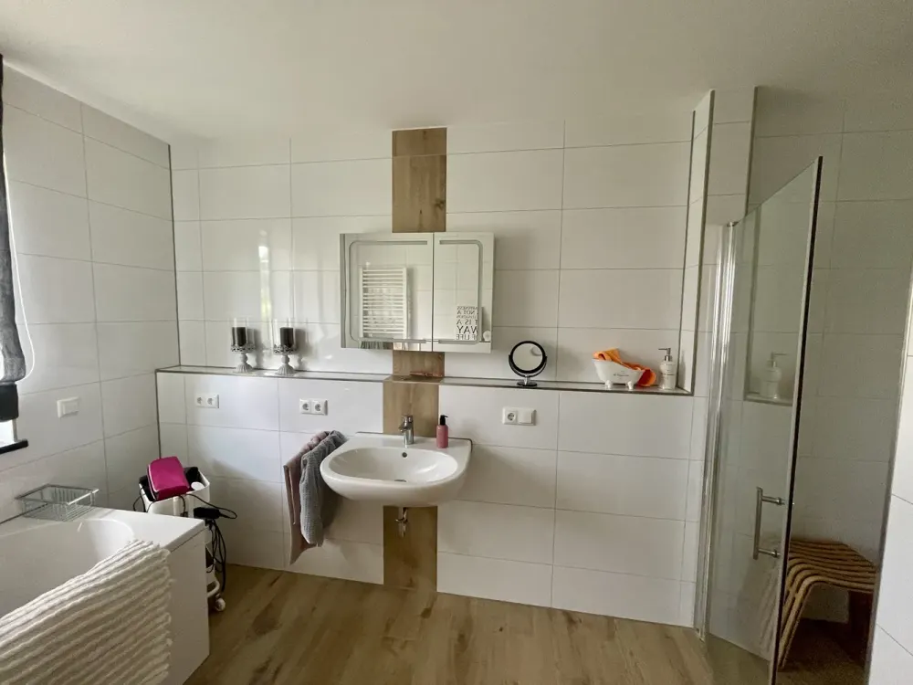 hell, ruhig, modern - 3-Zimmern-Wohntraum, auch WG-geeignet