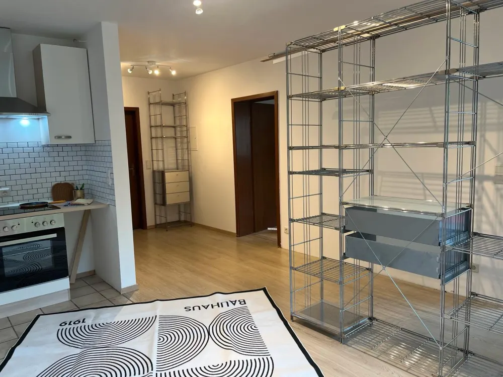 2-Zimmer, möbliert, frisch renoviert, Tageslichtbad