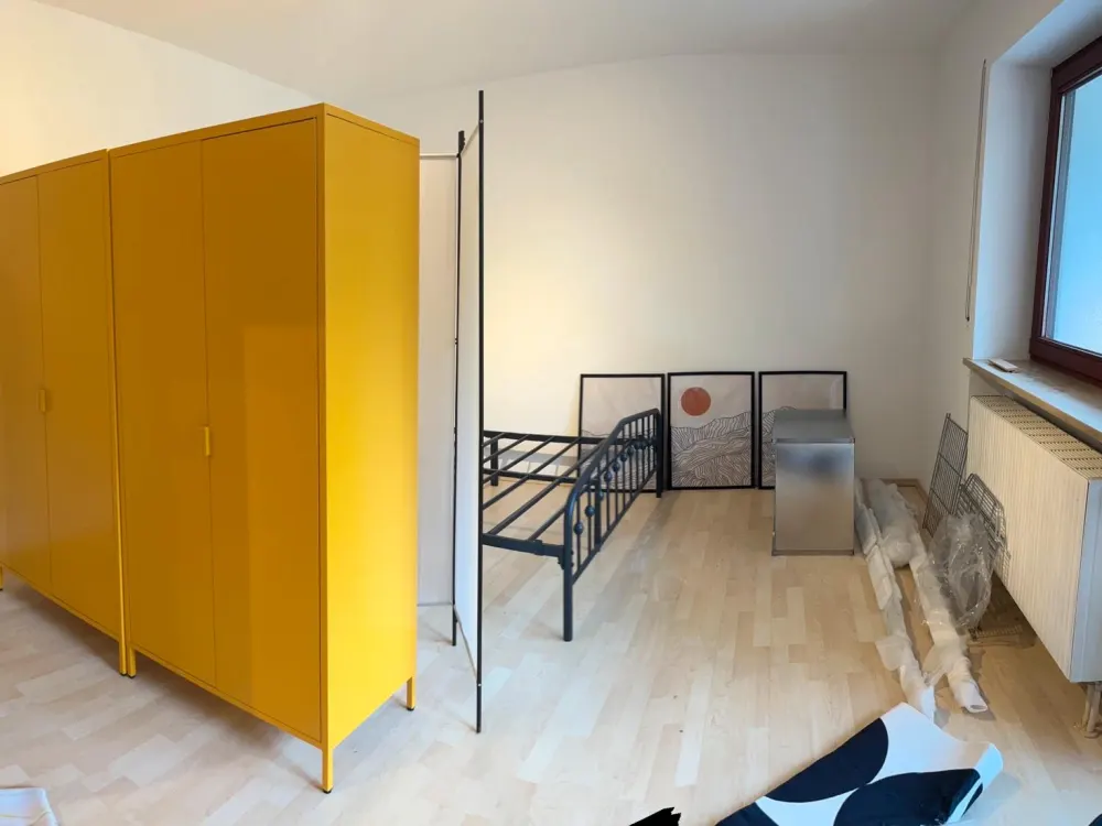 2-Zimmer, möbliert, frisch renoviert, Tageslichtbad