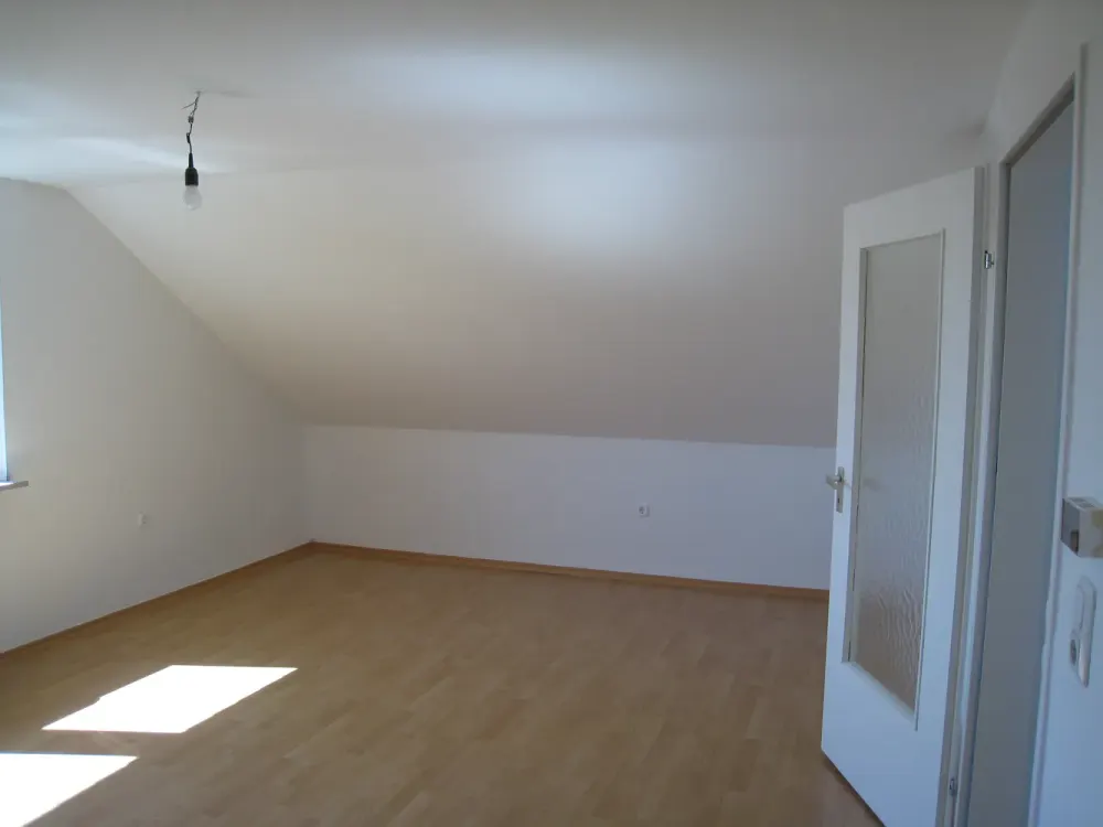 Wohnen mit Weitblick: Geräumige 2-Zimmer-Dachgeschosswohnung in Heiligenhaus-Isenbügel