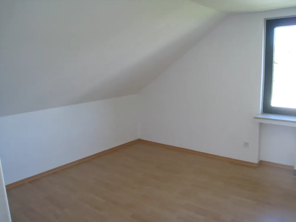 Wohnen mit Weitblick: Geräumige 2-Zimmer-Dachgeschosswohnung in Heiligenhaus-Isenbügel
