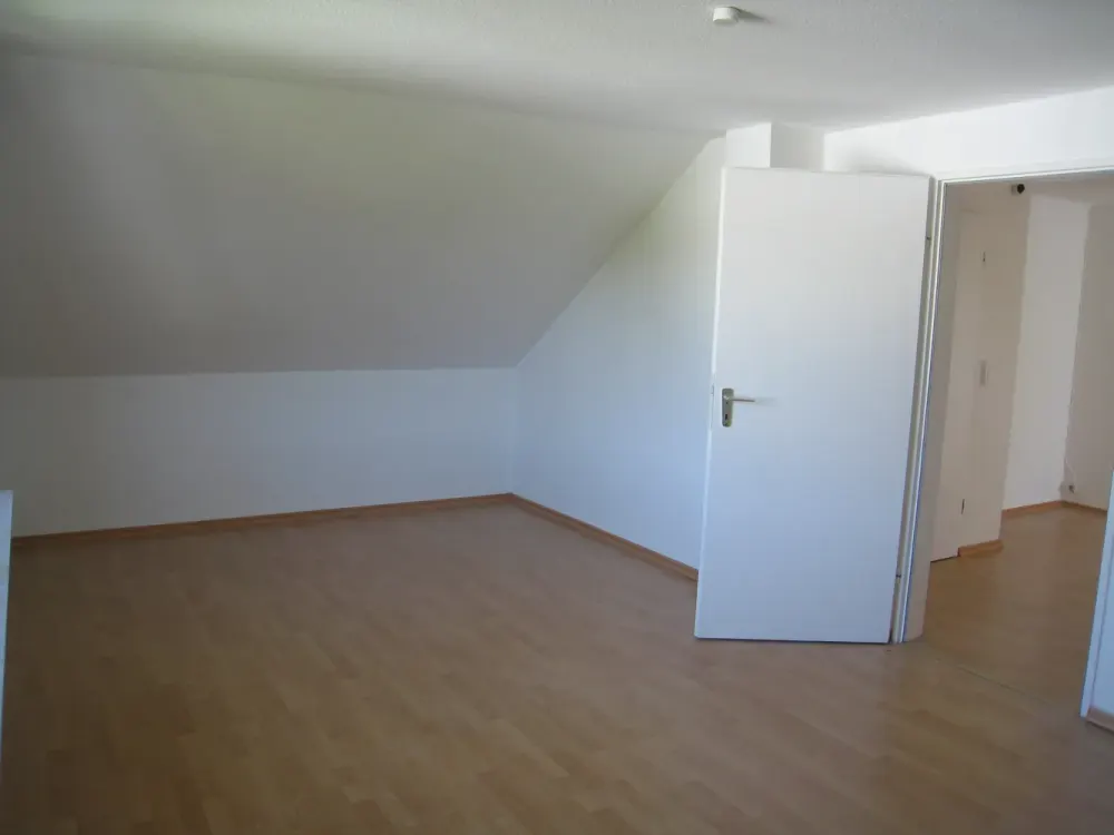 Wohnen mit Weitblick: Geräumige 2-Zimmer-Dachgeschosswohnung in Heiligenhaus-Isenbügel