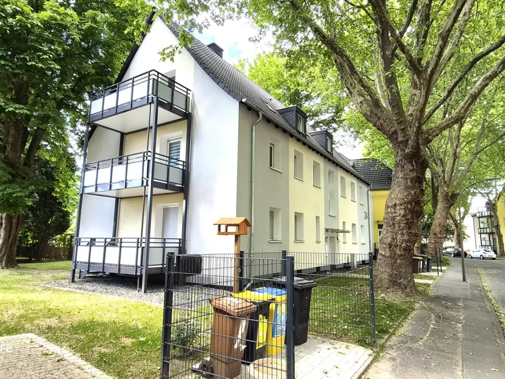 Schöne Wohnung: renovierte 3-Zimmer-Wohnung mit Balkon
