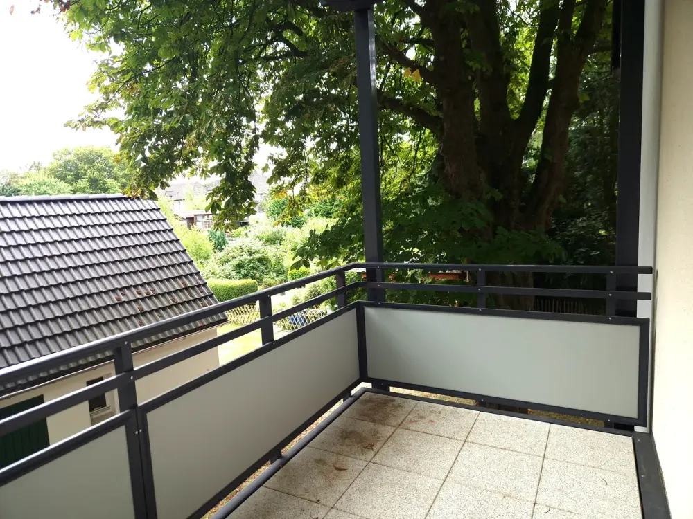 Schöne Wohnung: renovierte 3-Zimmer-Wohnung mit Balkon